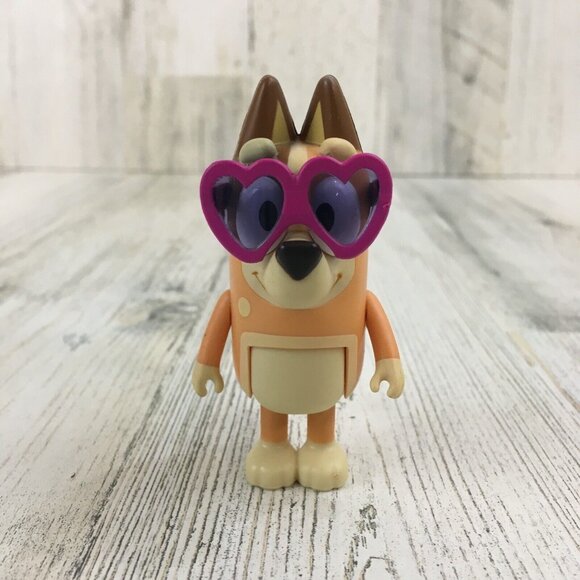 Bluey CHILLI Mom and BINGO Sister Figures Heart Sunglasses Valentines Family NEW - Picture 2 of 14